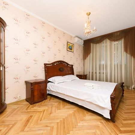 קייב Apartment On Volodymirska 73 Street מראה חיצוני תמונה