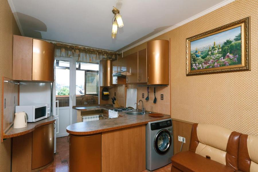 קייב Apartment On Volodymirska 73 Street מראה חיצוני תמונה