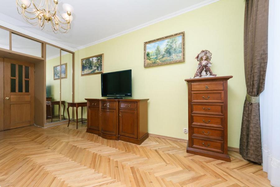 קייב Apartment On Volodymirska 73 Street מראה חיצוני תמונה
