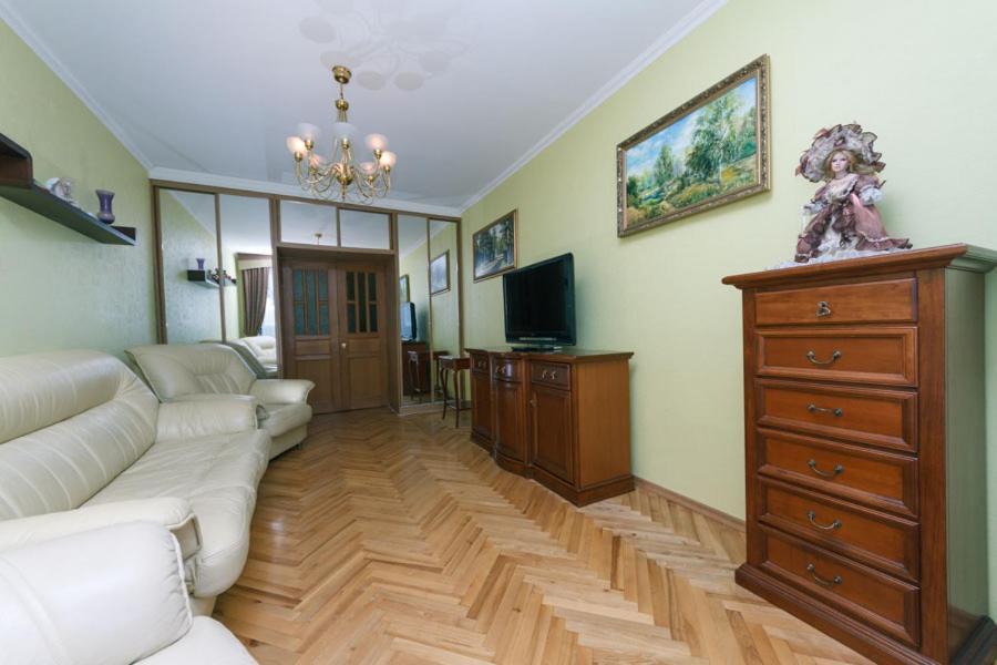קייב Apartment On Volodymirska 73 Street מראה חיצוני תמונה
